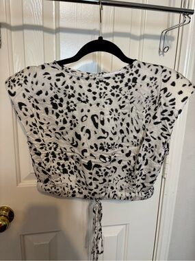 Olivaceous Black & Cream Leopard Print Cinch-Hem Crop Top